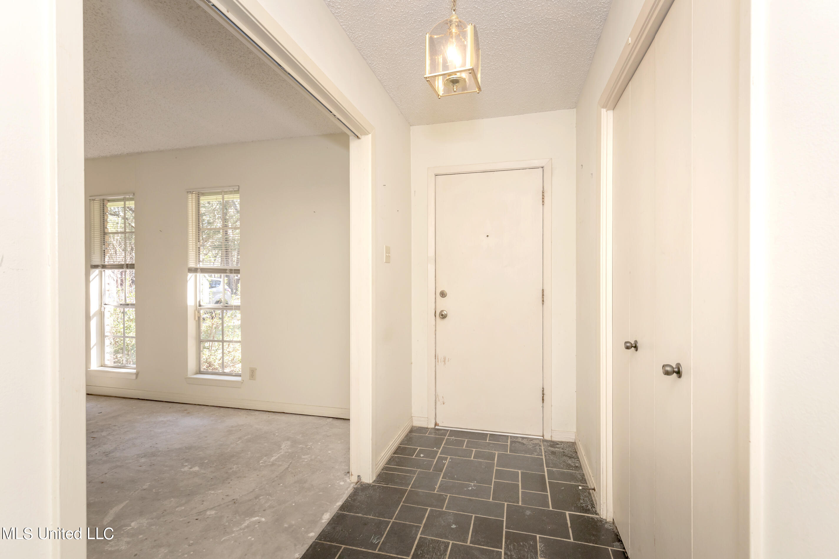 2568 Old Bay Road Biloxi, MS 39531 - Photo 5 of 44 IMG_0474