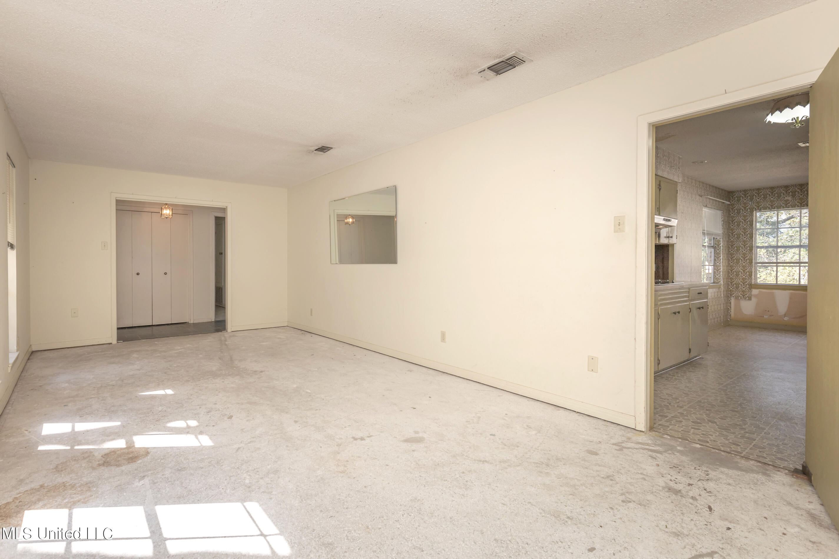 2568 Old Bay Road Biloxi, MS 39531 - Photo 7 of 44 IMG_0476