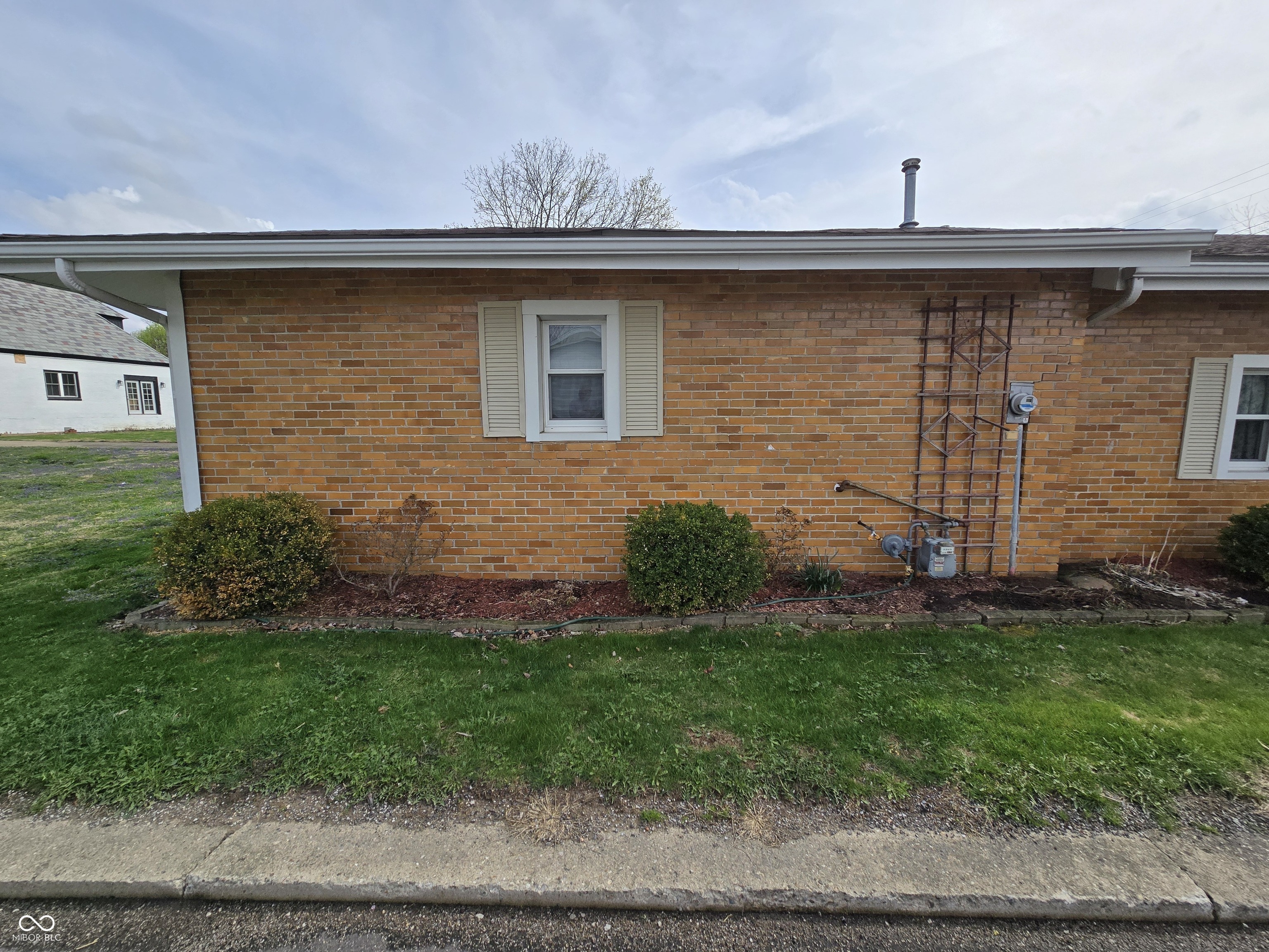 1403 Madison Road Elwood, IN 46036 - Photo 2 of 19