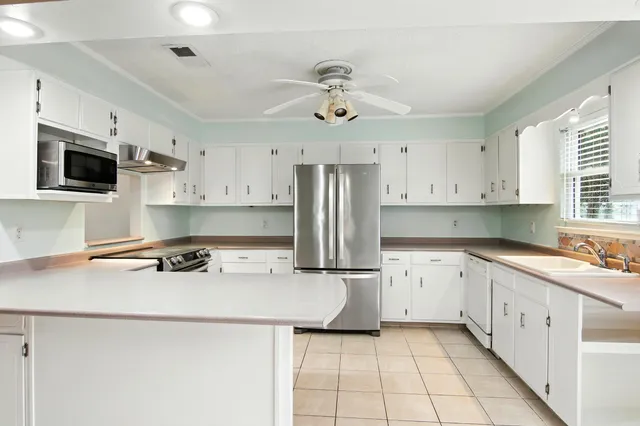 $2,600 | 24 Cinderella Lane Northwest, Fort Walton Beach, FL 32547