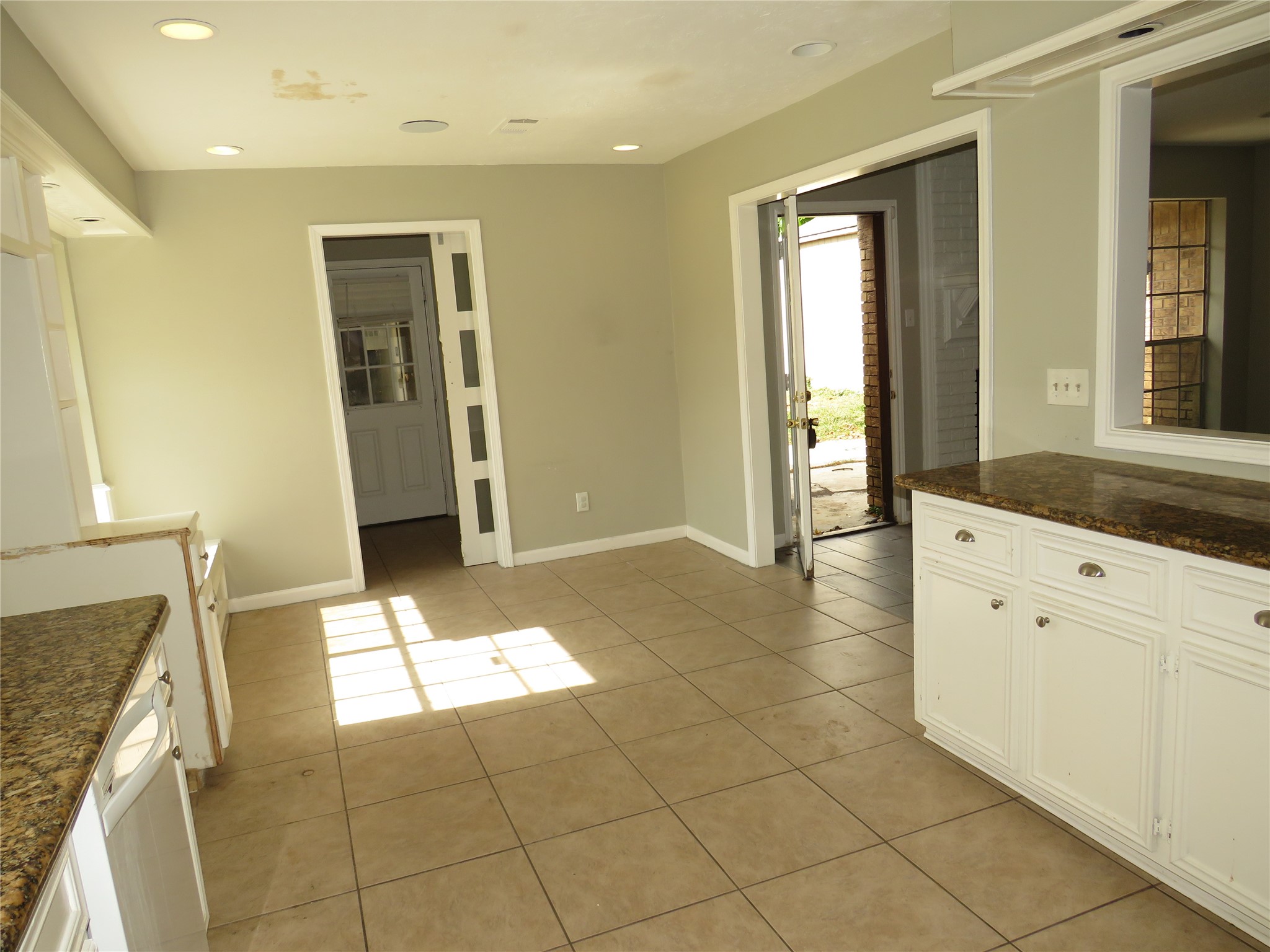 18703 Shay Lane Humble, TX 77346 - Photo 7 of 18 a view of an empty room and window