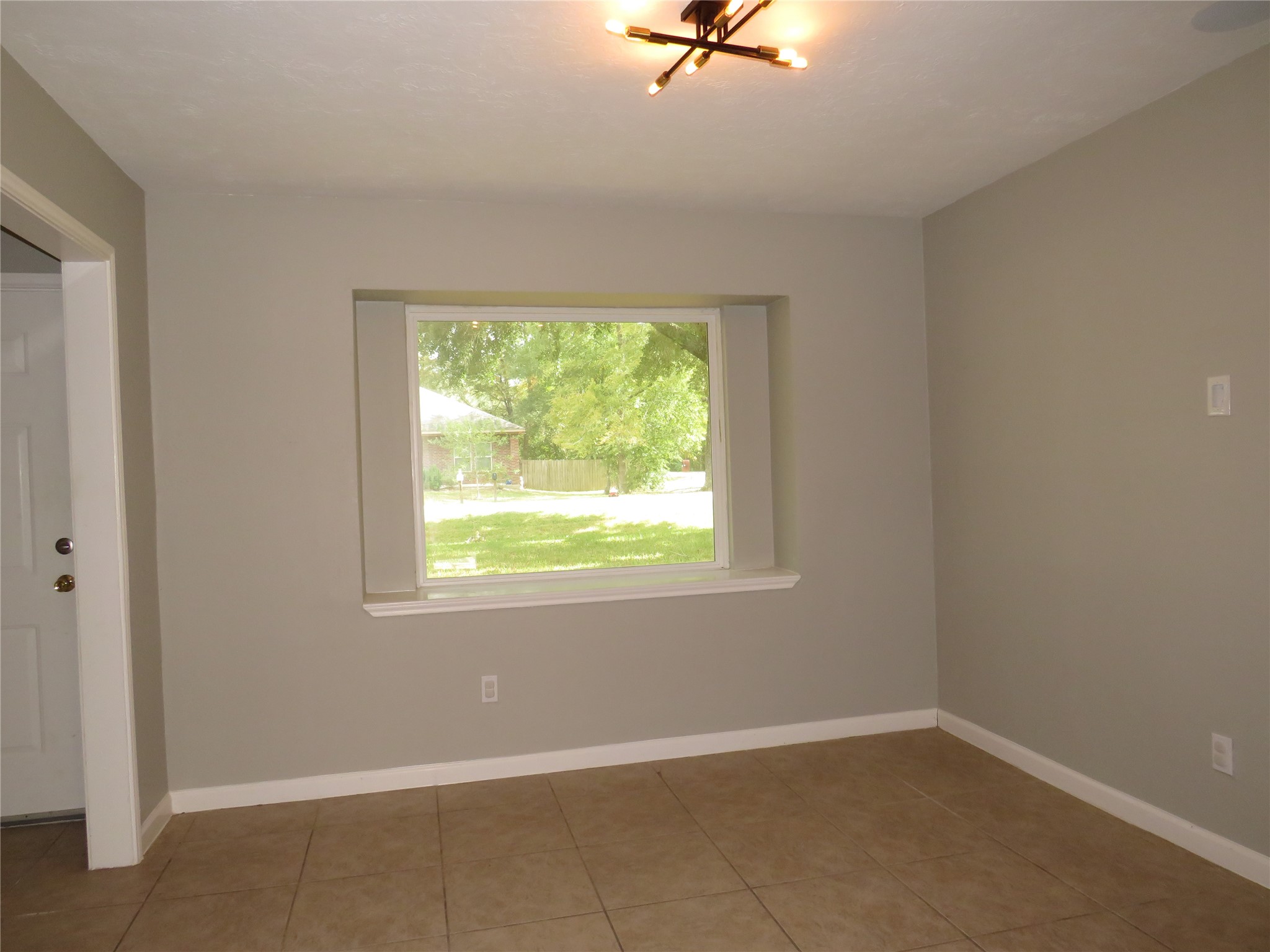 18703 Shay Lane Humble, TX 77346 - Photo 8 of 18 an empty room with a window
