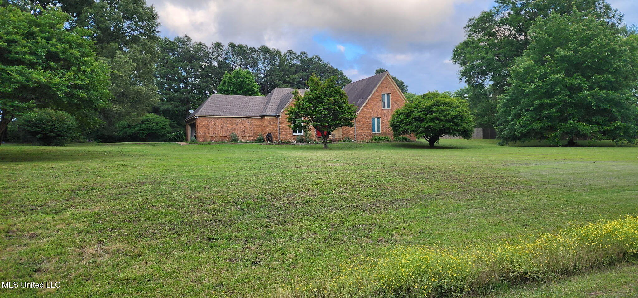 3250 Oakleaf Drive Olive Branch, MS 38654 - Photo 2 of 25 6408632259438398236