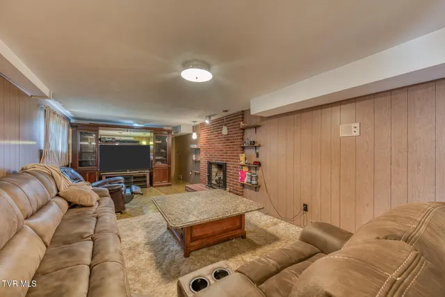 $325,000 | 876 Falcon Drive Northeast, Abingdon, VA 24210