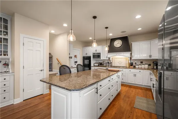 $849,999 | 243 Arrowhead Lane, Eighty Four, PA 15330