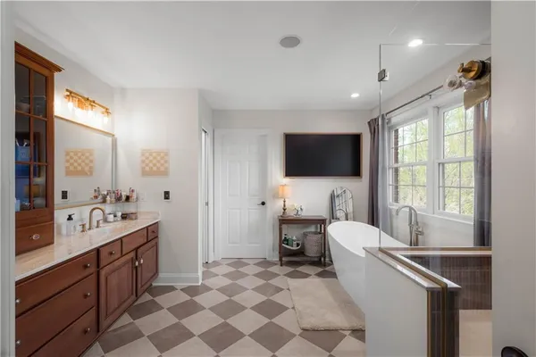 $849,999 | 243 Arrowhead Lane, Eighty Four, PA 15330