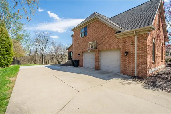 $849,999 | 243 Arrowhead Lane, Eighty Four, PA 15330