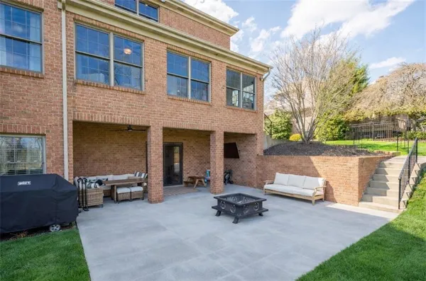 $849,999 | 243 Arrowhead Lane, Eighty Four, PA 15330