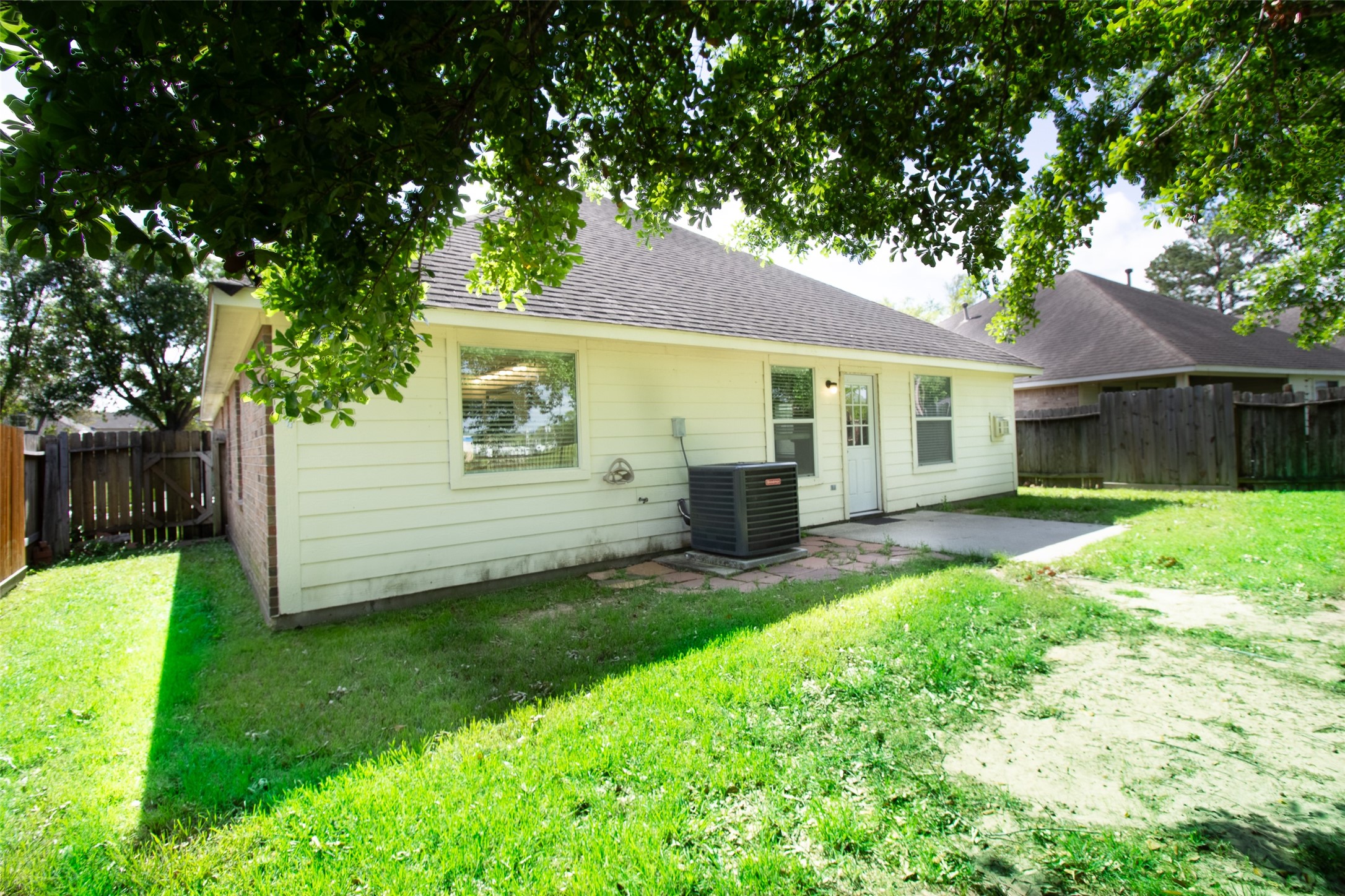 303 Burris Park Drive Spring, TX 77373 - Photo 27 of 45 backyard