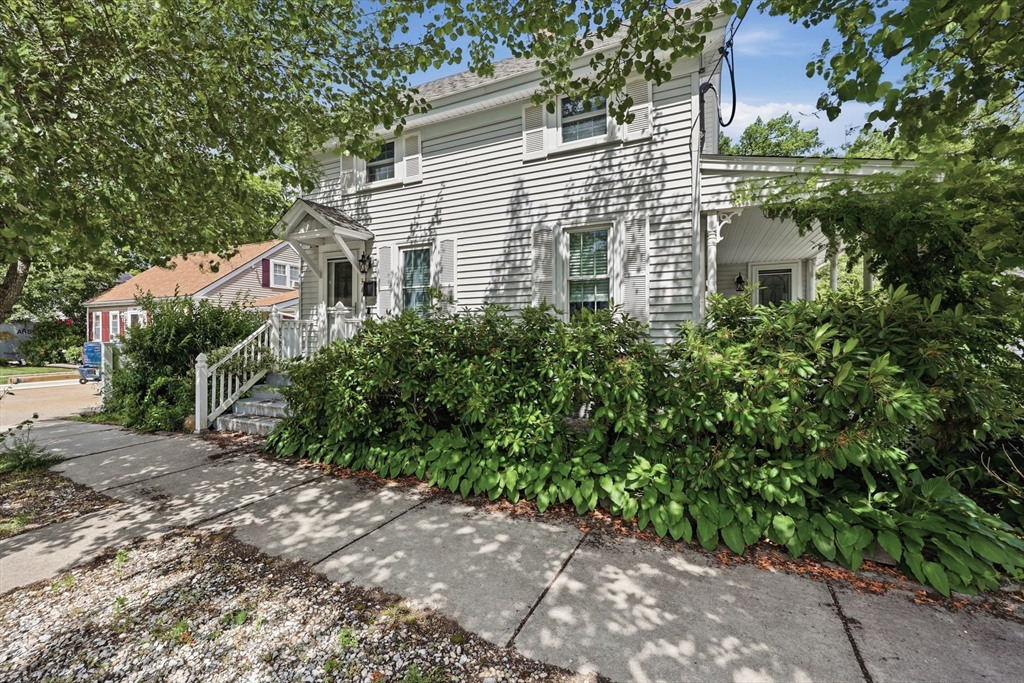 346 Oak Street Clinton, MA 01510 - Photo 2 of 23