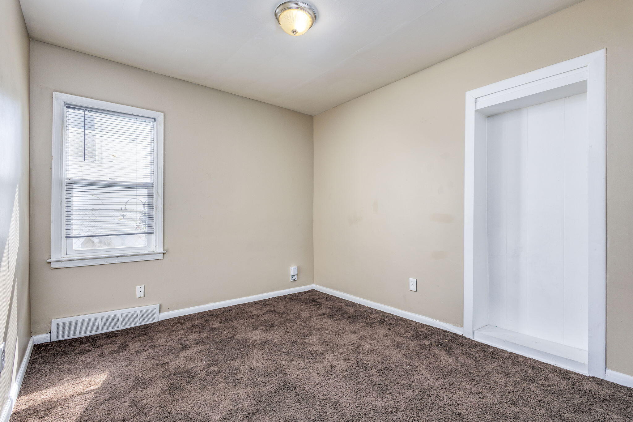 17656 Toepfer Drive Eastpointe, MI 48021 - Photo 12 of 24 8. Bed One v1