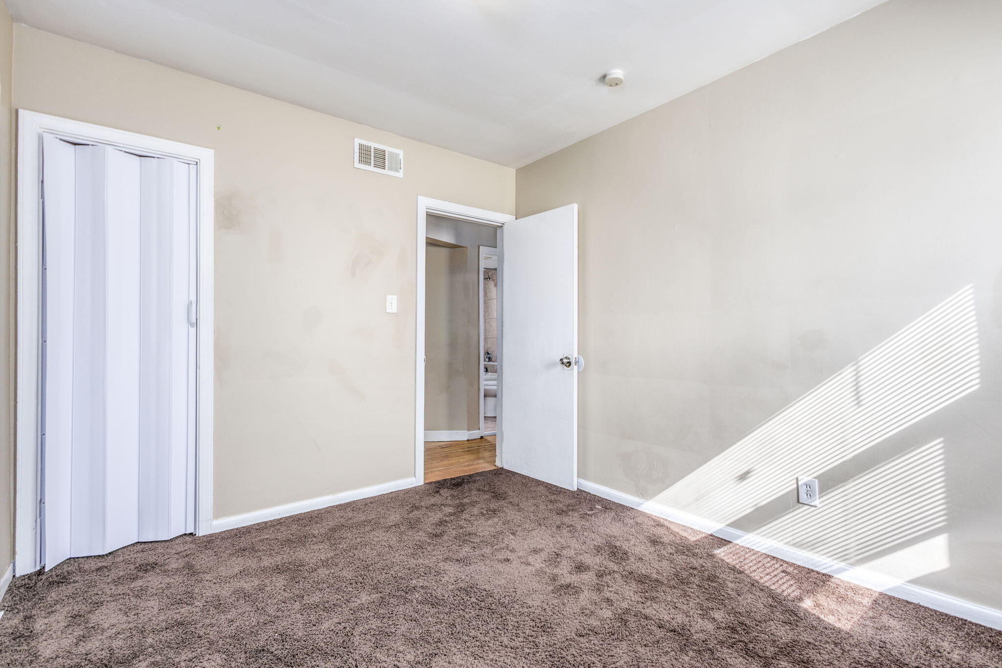 17656 Toepfer Drive Eastpointe, MI 48021 - Photo 13 of 24 9. Bed One v2