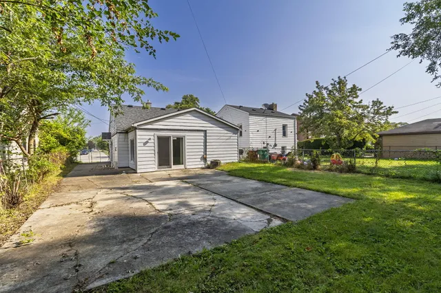 $1,230 | 17656 Toepfer Drive, Eastpointe, MI 48021