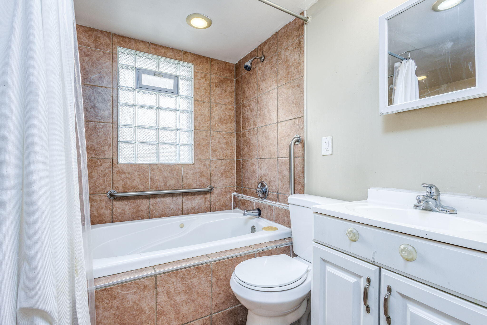 17656 Toepfer Drive Eastpointe, MI 48021 - Photo 21 of 24 Bath v2