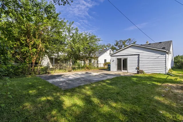 $1,230 | 17656 Toepfer Drive, Eastpointe, MI 48021