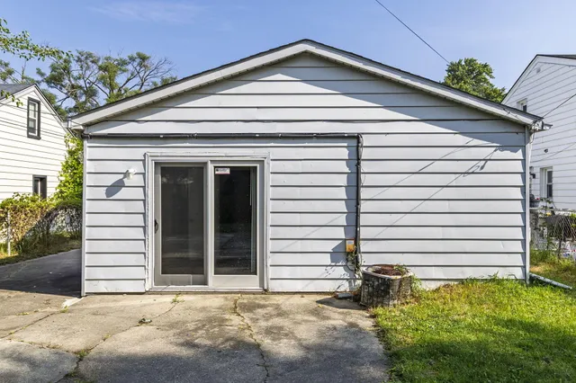 $1,230 | 17656 Toepfer Drive, Eastpointe, MI 48021