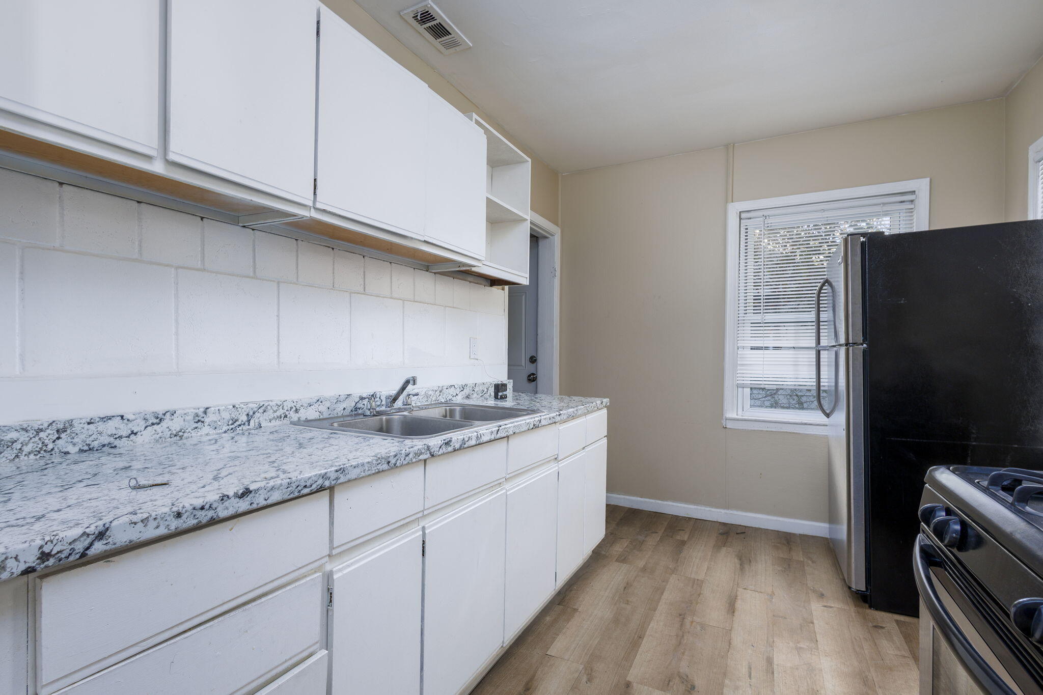 17656 Toepfer Drive Eastpointe, MI 48021 - Photo 3 of 24 22-web-or-mls-Kitchen Reshoot (1 of 4)