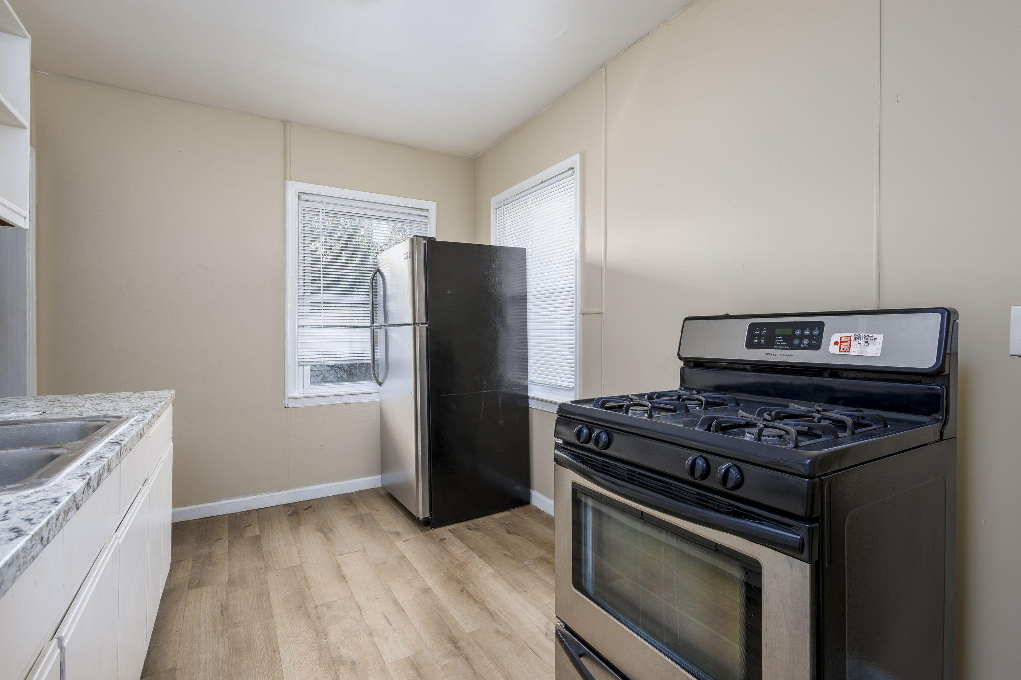 17656 Toepfer Drive Eastpointe, MI 48021 - Photo 5 of 24 23-web-or-mls-Kitchen Reshoot (2 of 4)