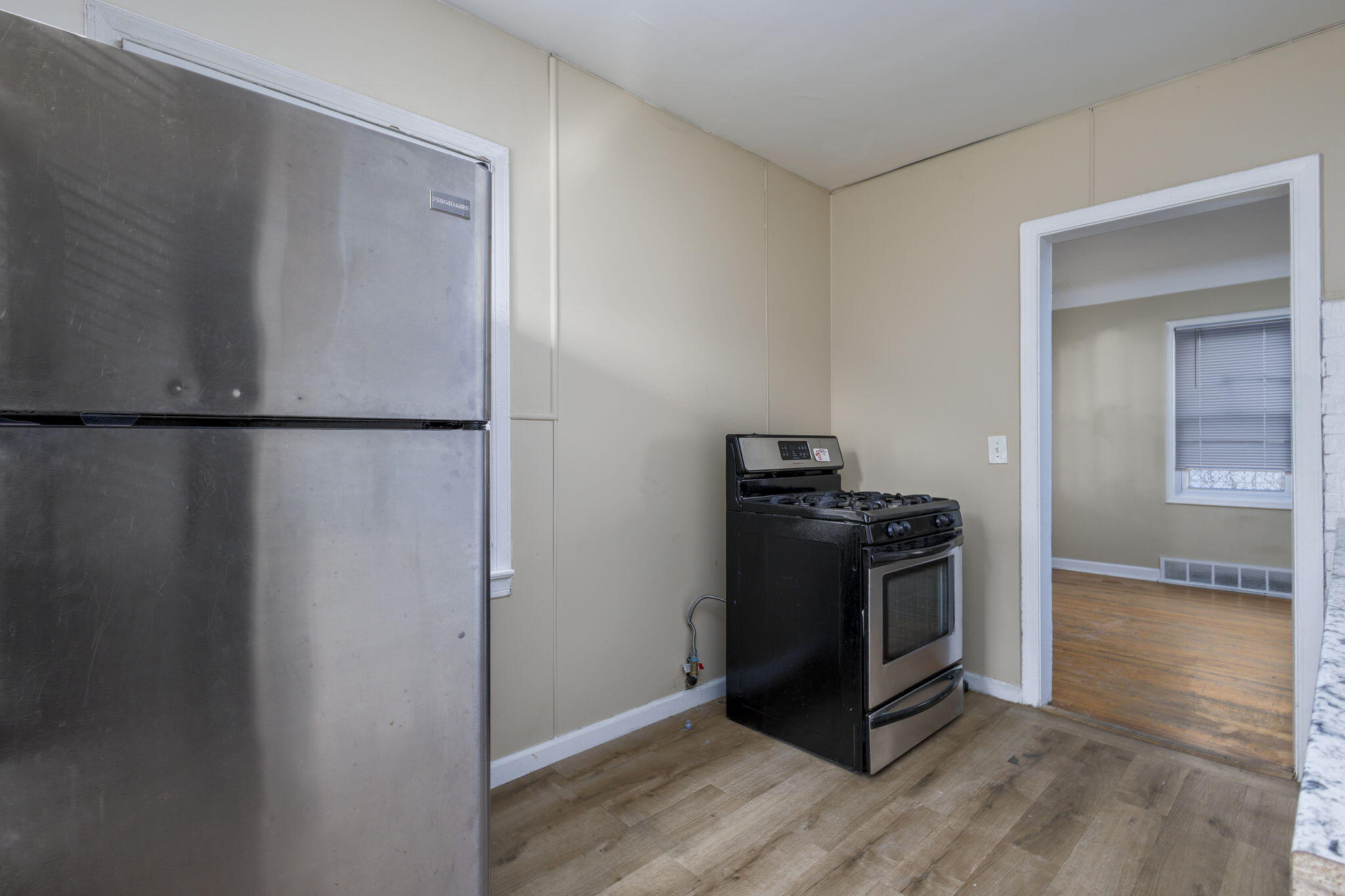 17656 Toepfer Drive Eastpointe, MI 48021 - Photo 6 of 24 24-web-or-mls-Kitchen Reshoot (4 of 4)