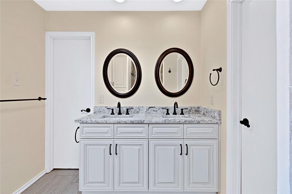 710 Cimarron Trail Irving, TX 75063 - Photo 16 of 39