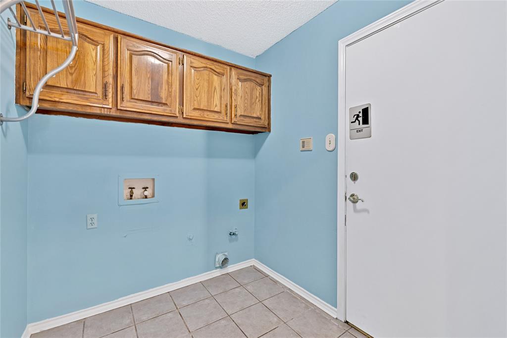 710 Cimarron Trail Irving, TX 75063 - Photo 23 of 39 a view of an empty room