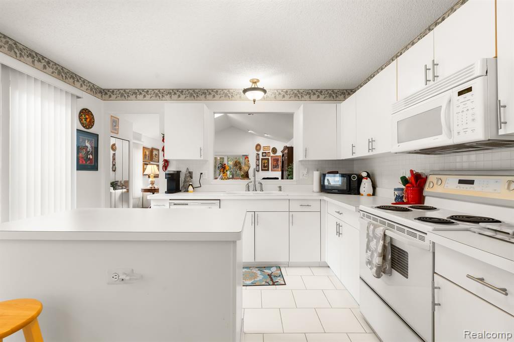 22340 River Ridge Trail Farmington Hills, MI 48335 - Photo 15 of 32