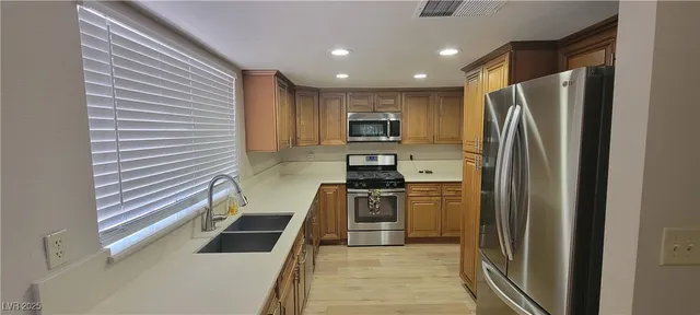 $2,398 | 2701 Beachside Court, Las Vegas, NV 89117