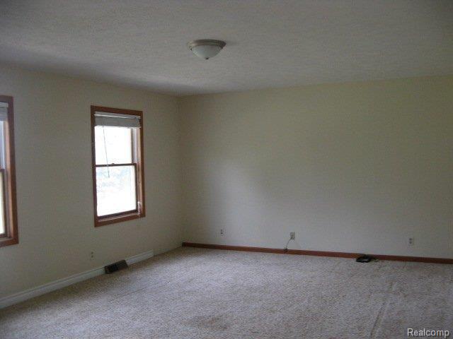 3233 West Marr Road Howell, MI 48855 - Photo 3 of 11 living2