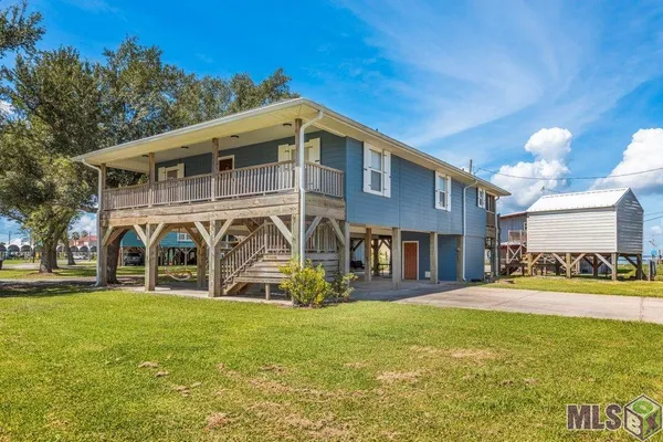 $294,900 | 207 Hebert Street, Lake Charles, LA 70607