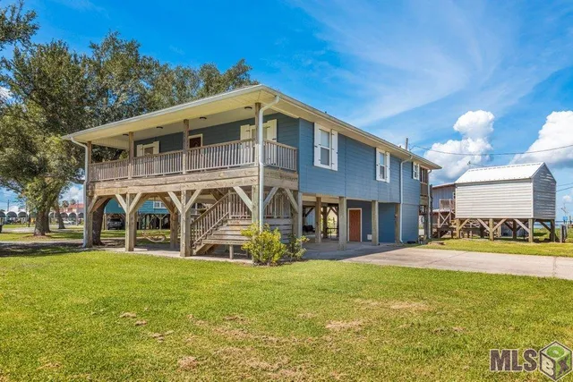 $294,900 | 207 Hebert Street, Lake Charles, LA 70607