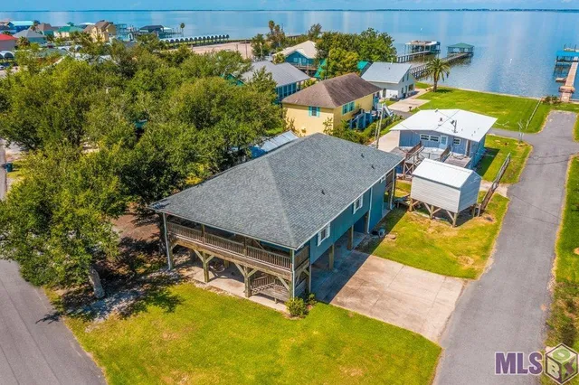 $294,900 | 207 Hebert Street, Lake Charles, LA 70607