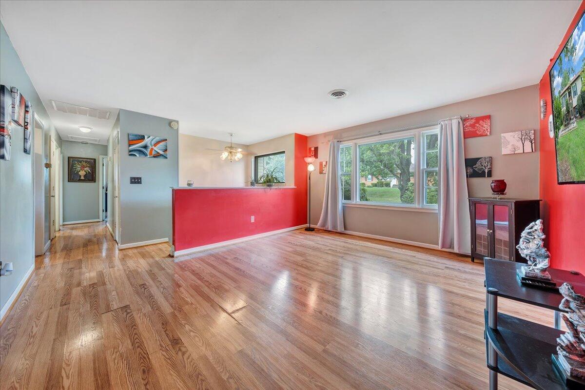 4940 Shadow Lane Roanoke, VA 24019 - Photo 3 of 29 03-MIB03267