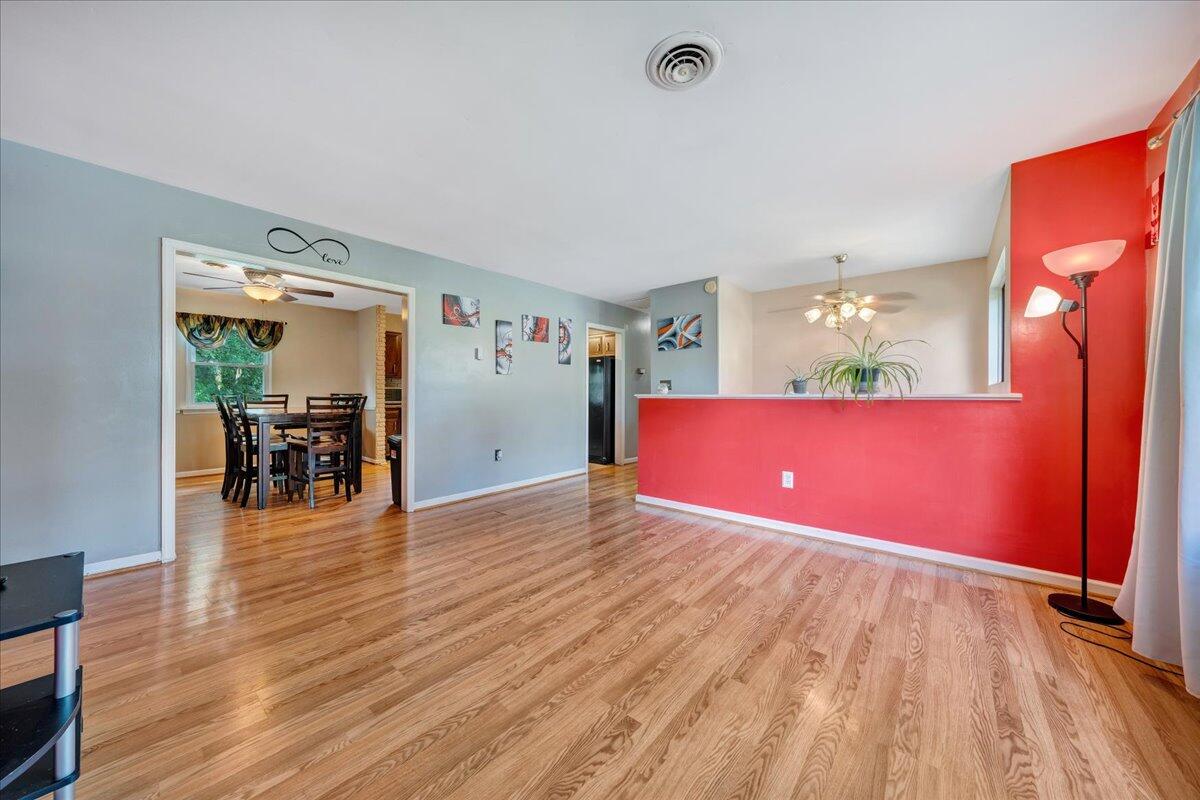 4940 Shadow Lane Roanoke, VA 24019 - Photo 4 of 29 04-MIB03270