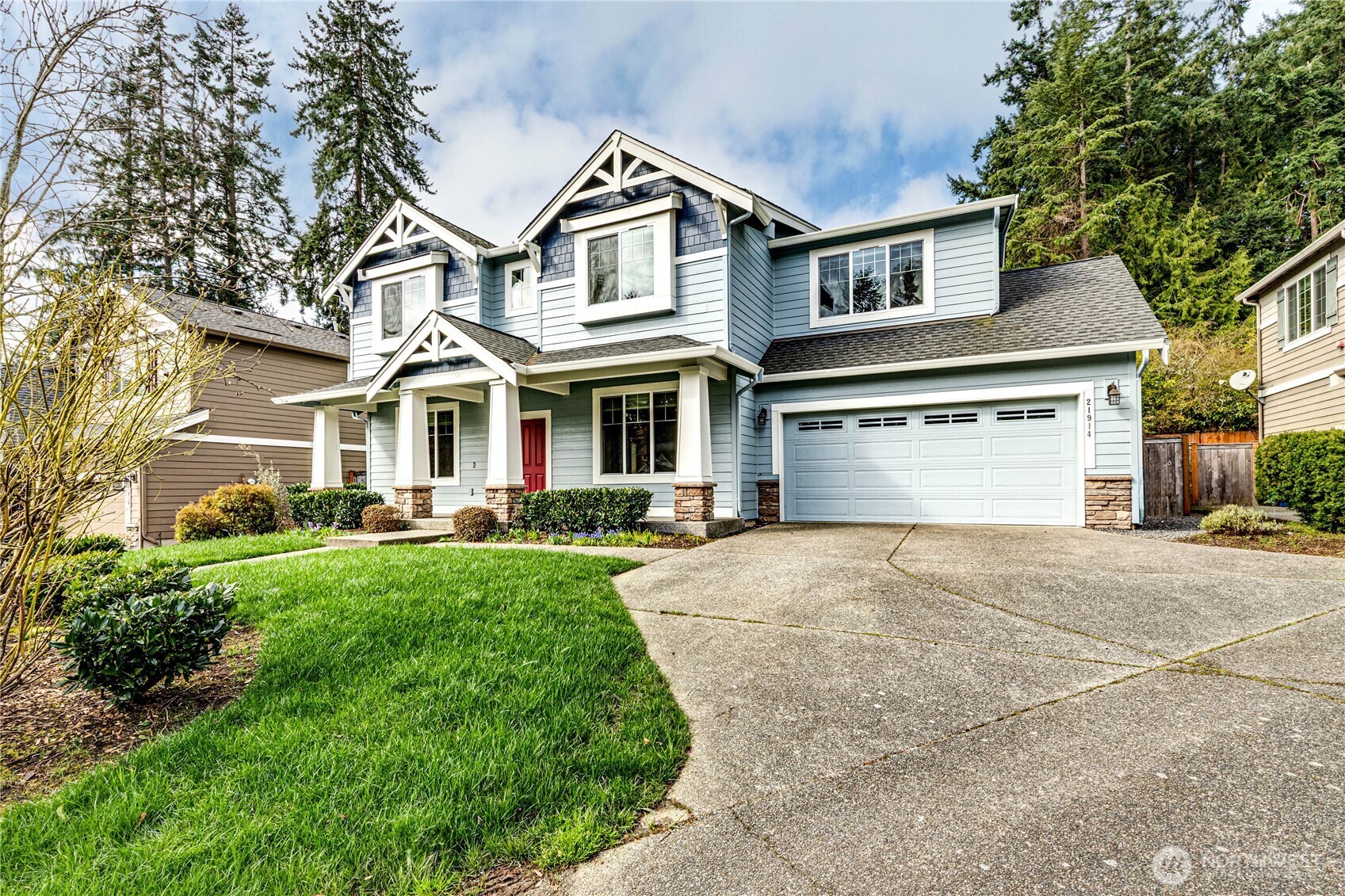 21914 78th Place West Edmonds, WA 98026 - Photo 2 of 39 front view of a house with a yard