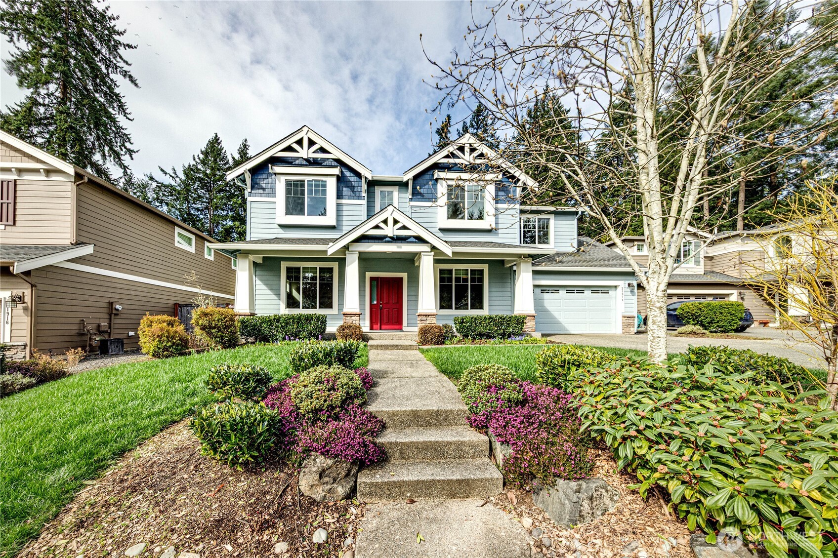 21914 78th Place West Edmonds, WA 98026 - Photo 33 of 39 a front view of a residential houses with yard and green space