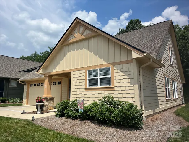 $424,000 | 24 Gray Wolf Lane, Hendersonville, NC 28792