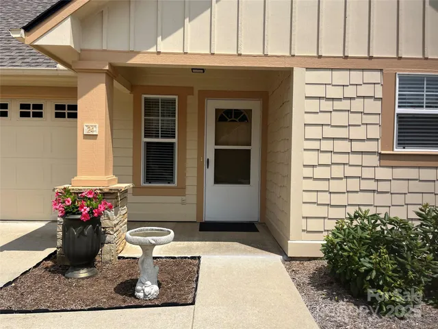 $424,000 | 24 Gray Wolf Lane, Hendersonville, NC 28792