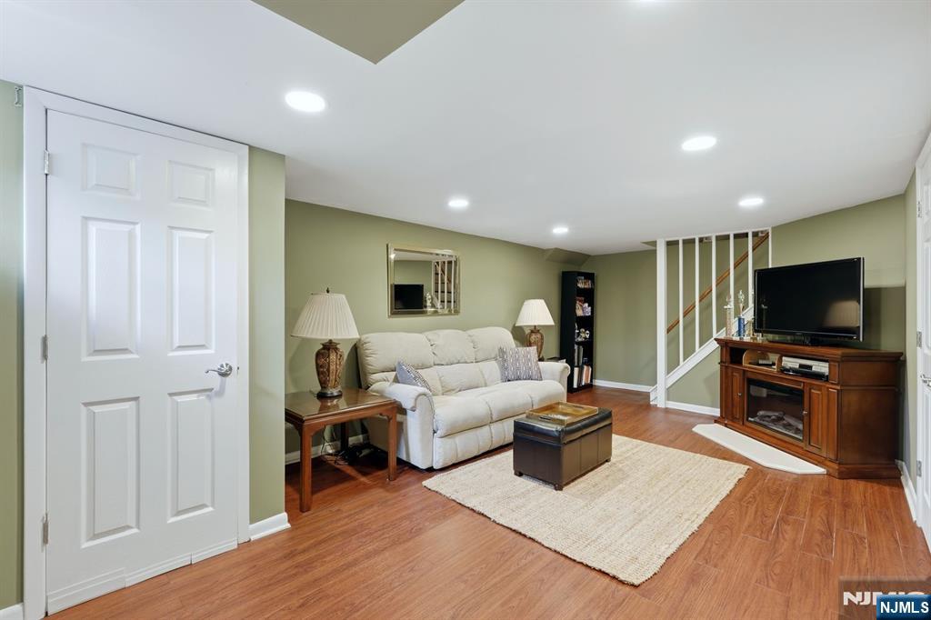 7 Asmus Road Closter, NJ 07624 - Photo 21 of 29 Gallery Image 21