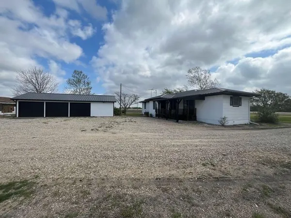 $2,000 | 1917 Farm To Market 308, Penelope, TX 76676