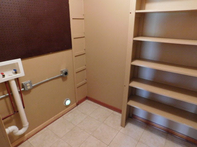 420 West Magnolia Avenue Foley, AL 36535 - Photo 9 of 22 Laundry / Pantry