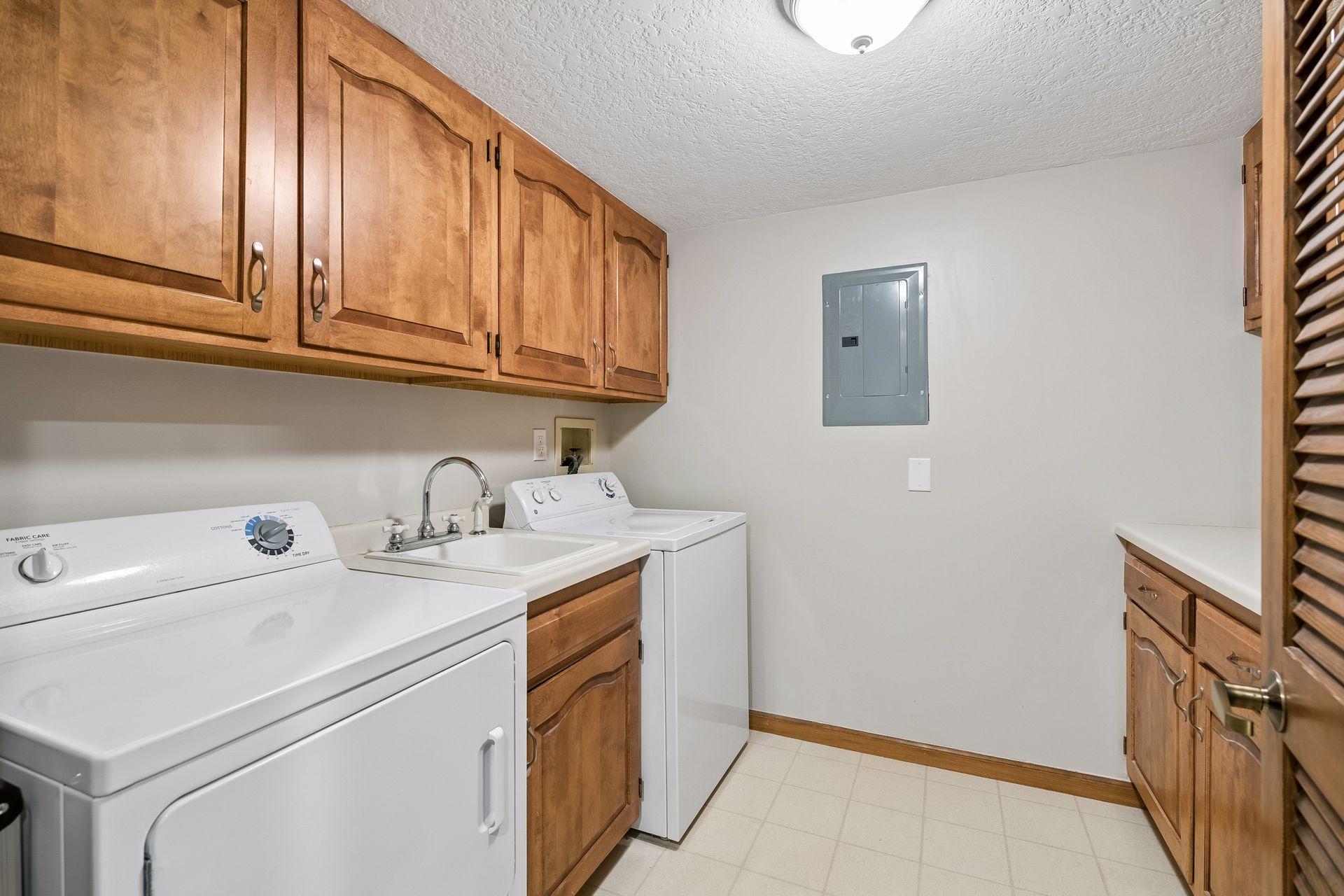5501 Dewey Hill Road, Unit 140 Edina, MN 55439 - Photo 27 of 61