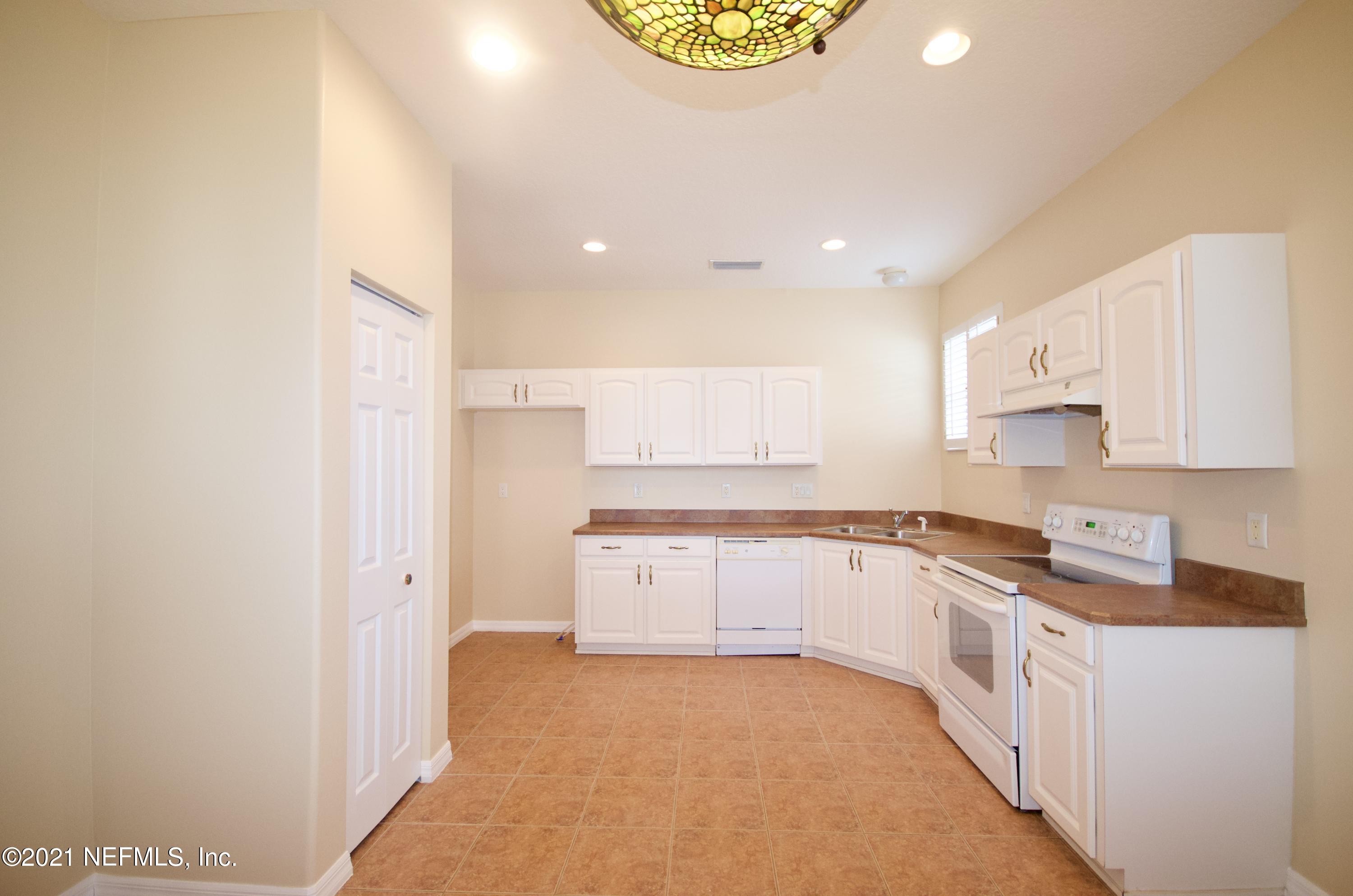 993 Ridgewood Lane St. Augustine, FL 32086 - Photo 7 of 20 Kitchen w/9 foot Ceilings