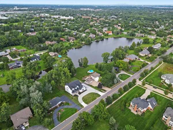 $2,100,000 | 15W670 83rd Street, Burr Ridge, IL 60527