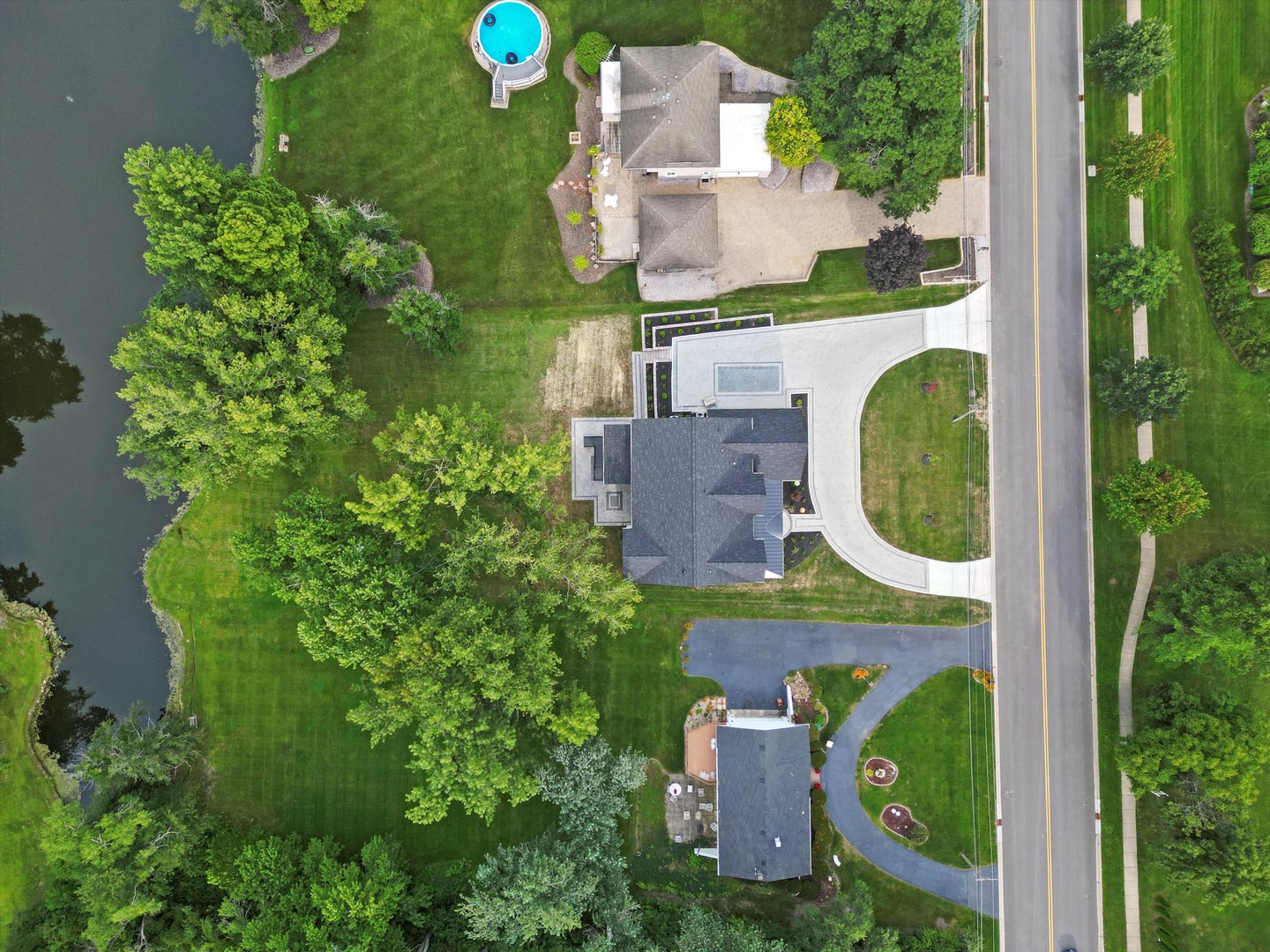 15W670 83rd Street Burr Ridge, IL 60527 - Photo 12 of 96 an aerial view of a house having outdoor space