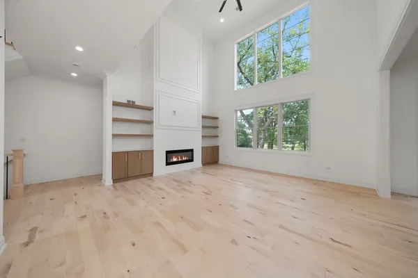 $2,100,000 | 15W670 83rd Street, Burr Ridge, IL 60527
