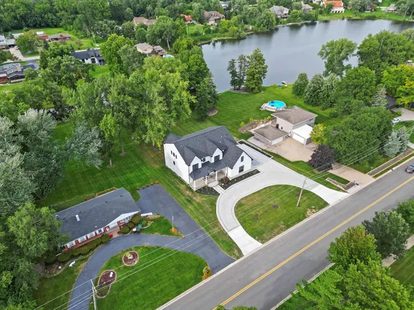 $2,100,000 | 15W670 83rd Street, Burr Ridge, IL 60527