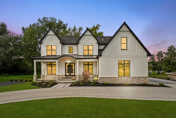 $2,100,000 | 15W670 83rd Street, Burr Ridge, IL 60527