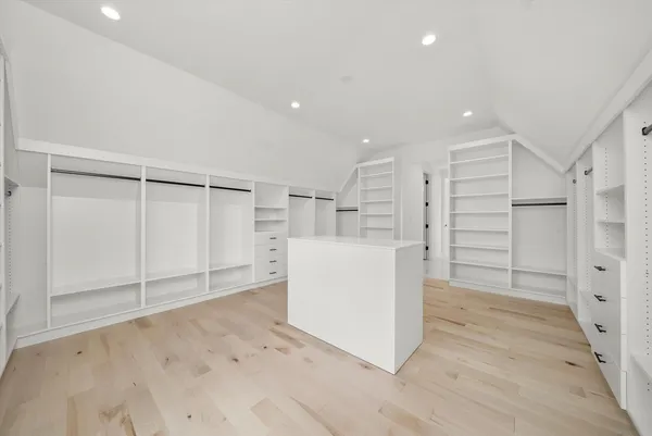 $2,100,000 | 15W670 83rd Street, Burr Ridge, IL 60527