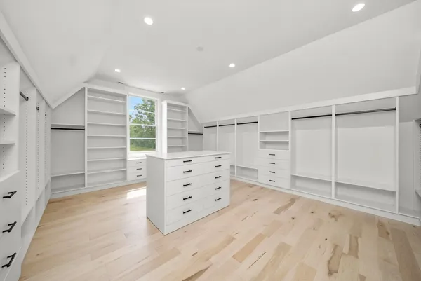 $2,100,000 | 15W670 83rd Street, Burr Ridge, IL 60527