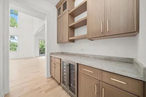 $2,100,000 | 15W670 83rd Street, Burr Ridge, IL 60527